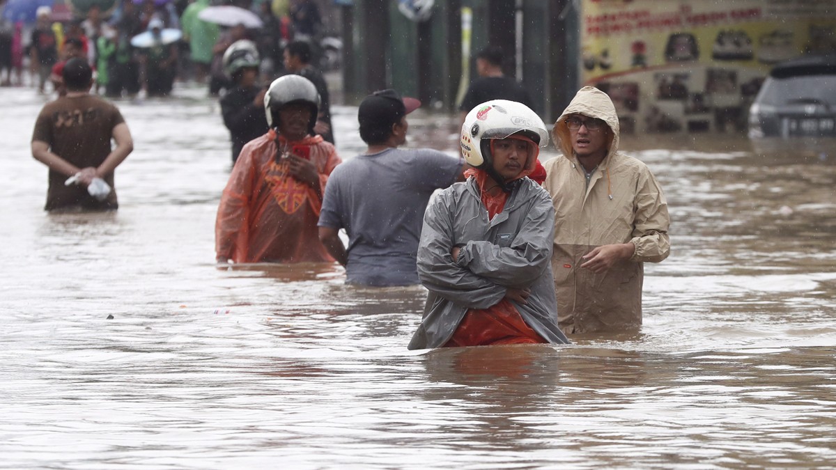 World #3 – Indonesia seeds rain clouds as flooding kills 53