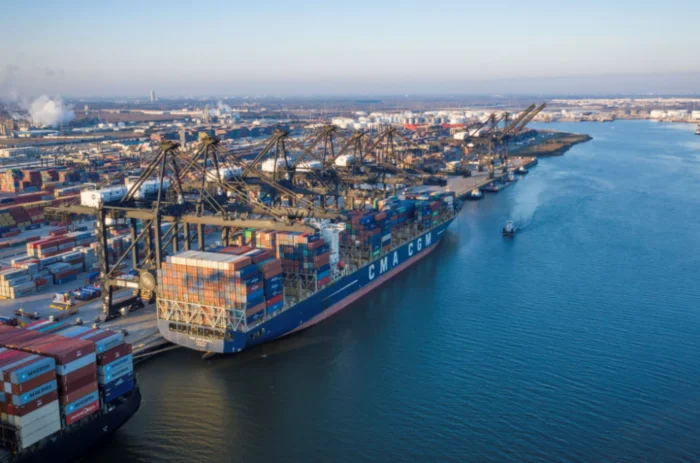 Longshoremen at key US ports threatening to strike