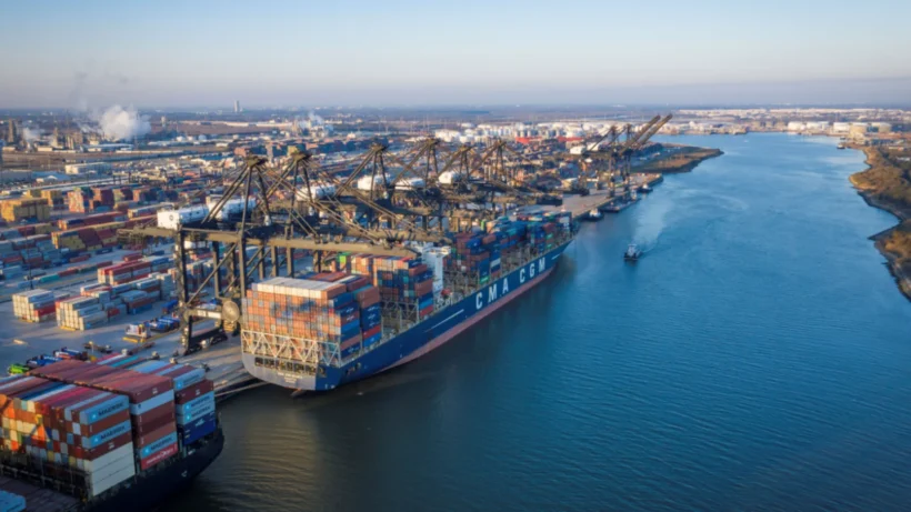 Longshoremen at key US ports threatening to strike