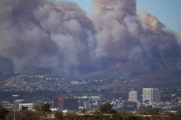 1,000 structures burned, 2 dead in in L.A. County wildfires